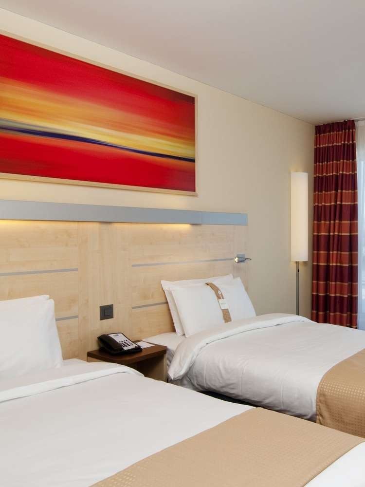 Hotel Holiday Inn Express Zürich Airport photo 2