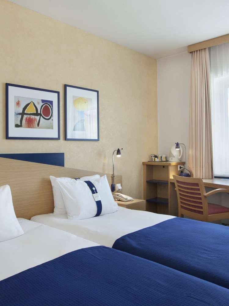 Hotel Holiday Inn Express Geneva Airport photo 2