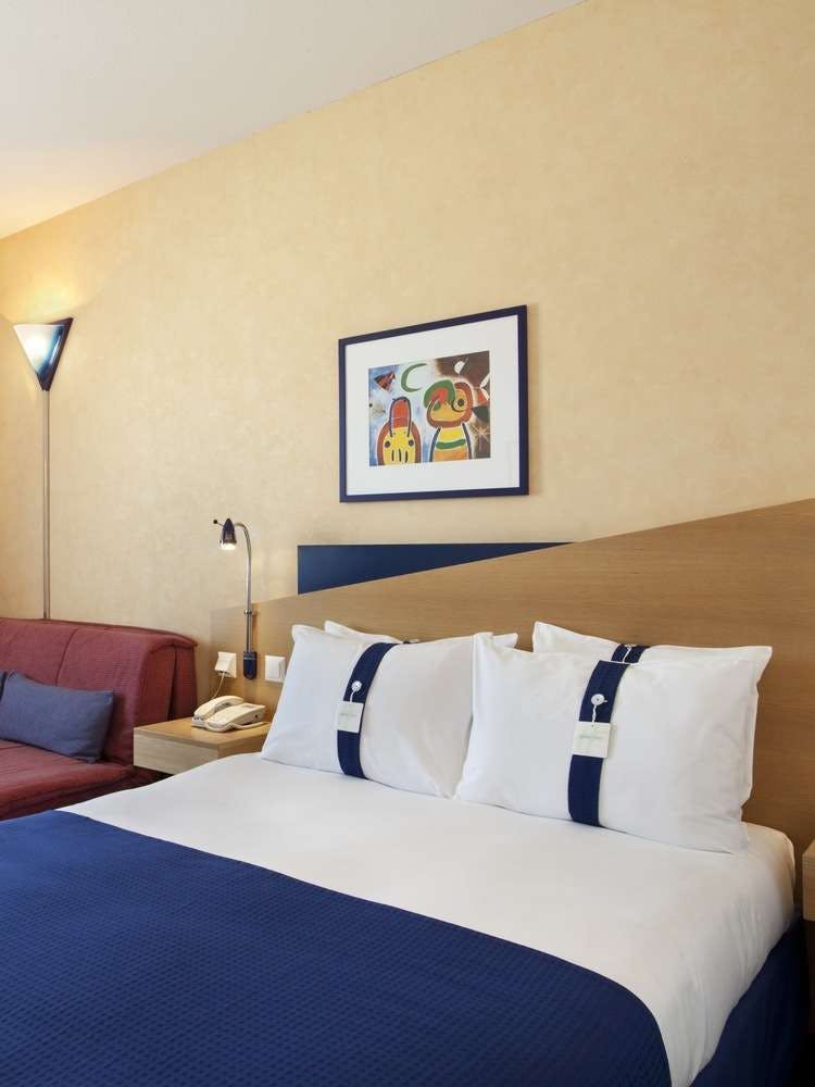 Hotel Holiday Inn Express Geneva Airport photo 1