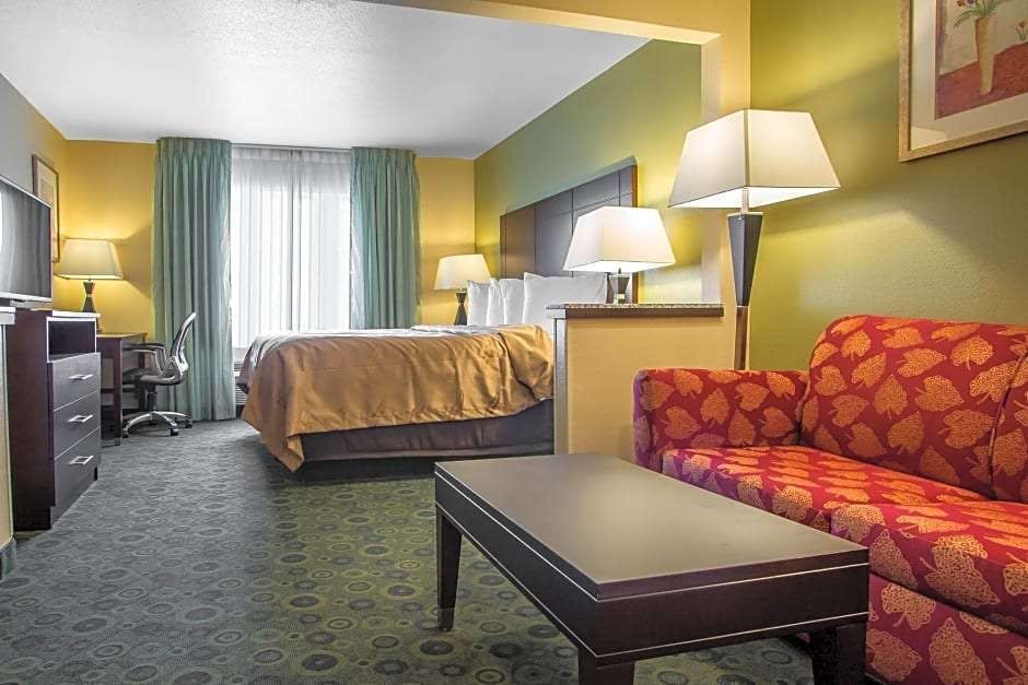 Hotel Quality Inn & Suites Bloomington I-55 and I-74 photo 2