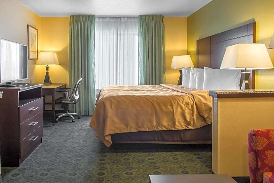 Hotel Quality Inn & Suites Bloomington I-55 and I-74 photo 4