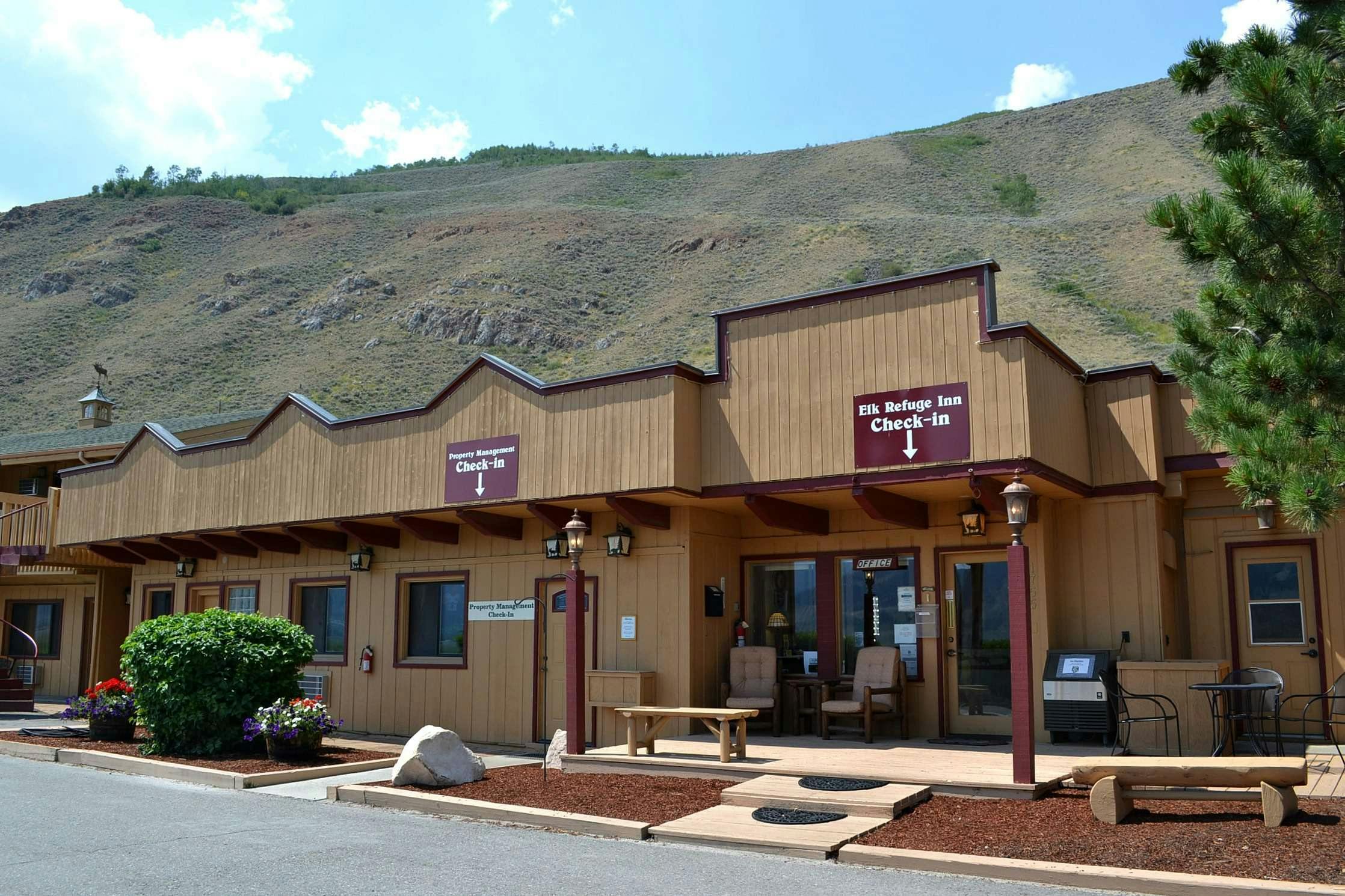 Elk Refuge Inn
