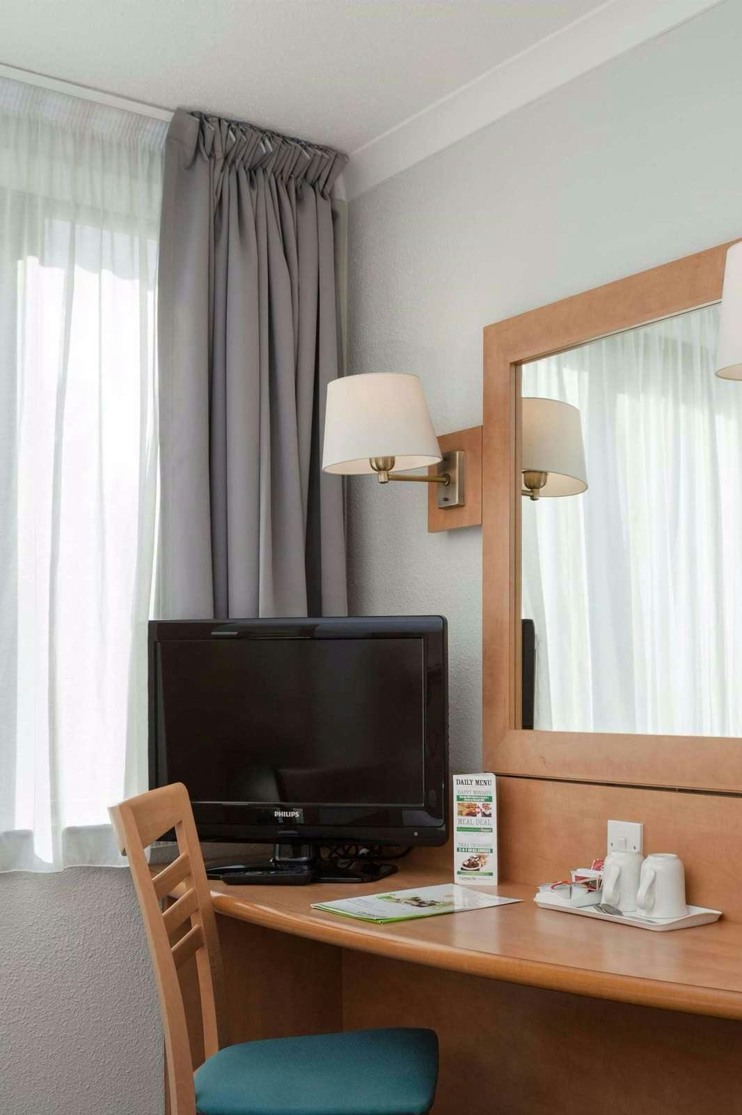 Hotel Campanile Dartford South East Of London photo 3