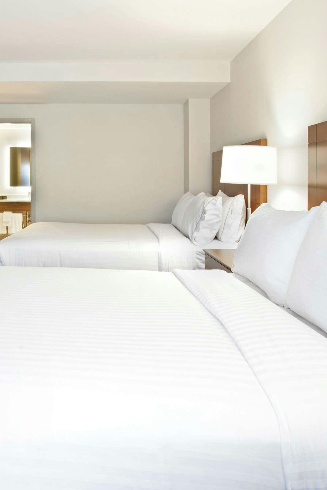 Hotel Holiday Inn Express & Suites Austin Downtown University photo 2