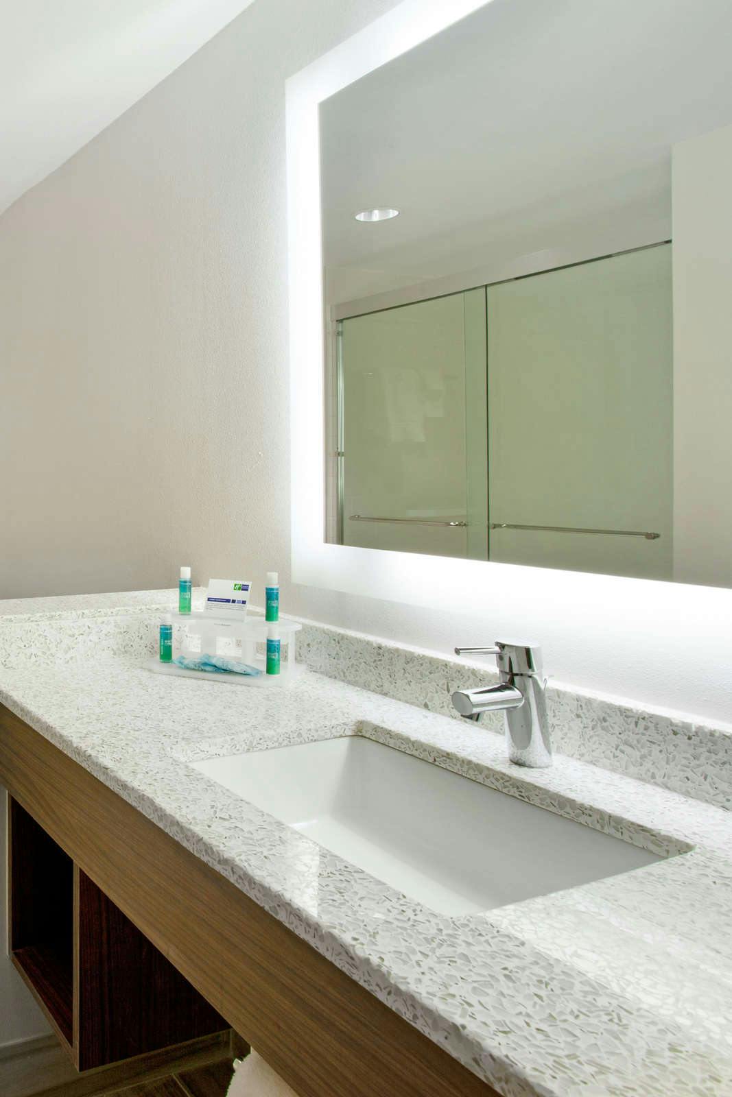 Hotel Holiday Inn Express & Suites Austin Downtown University photo 5