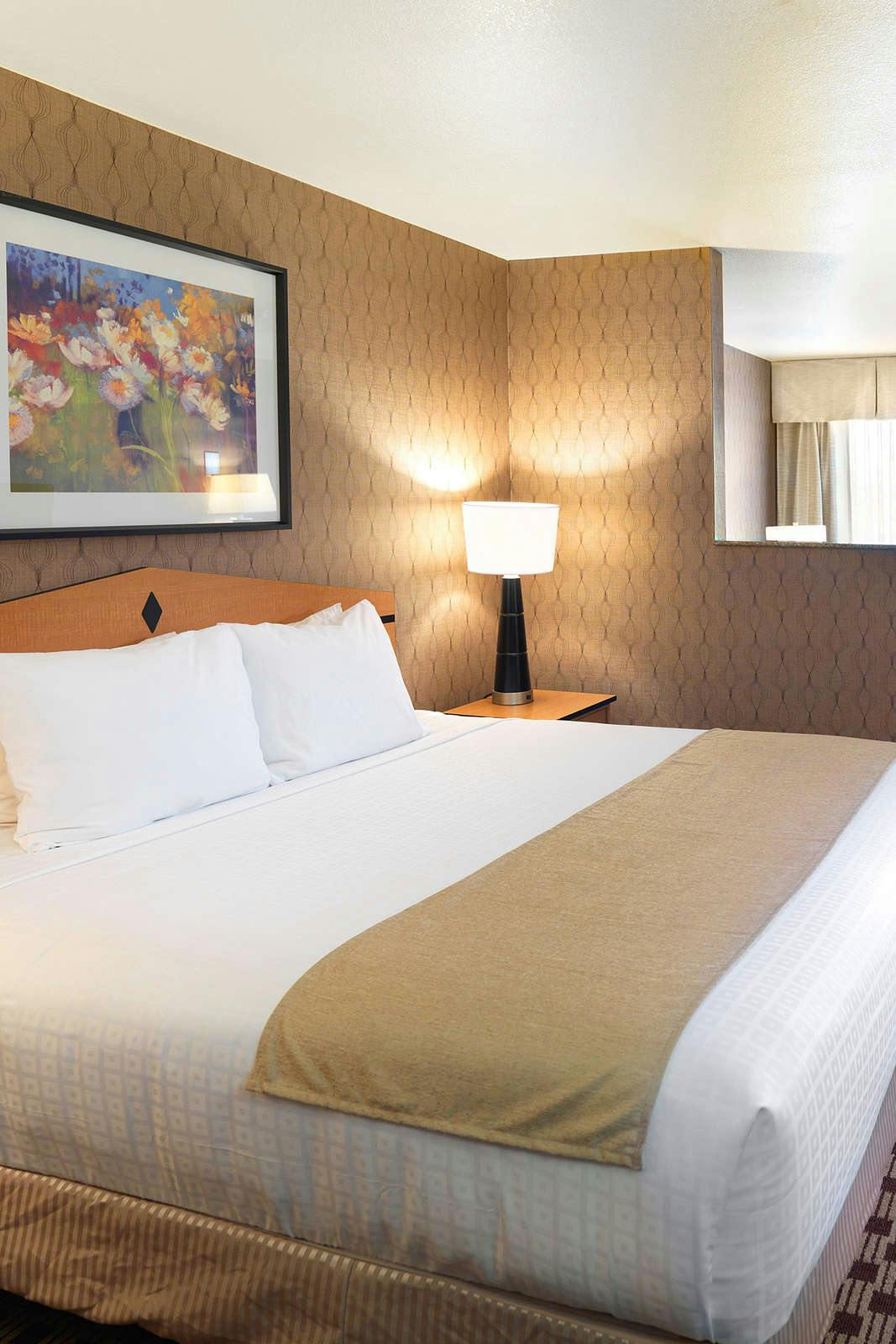 Hotel Crystal Inn Hotel & Suites West Valley City photo 3