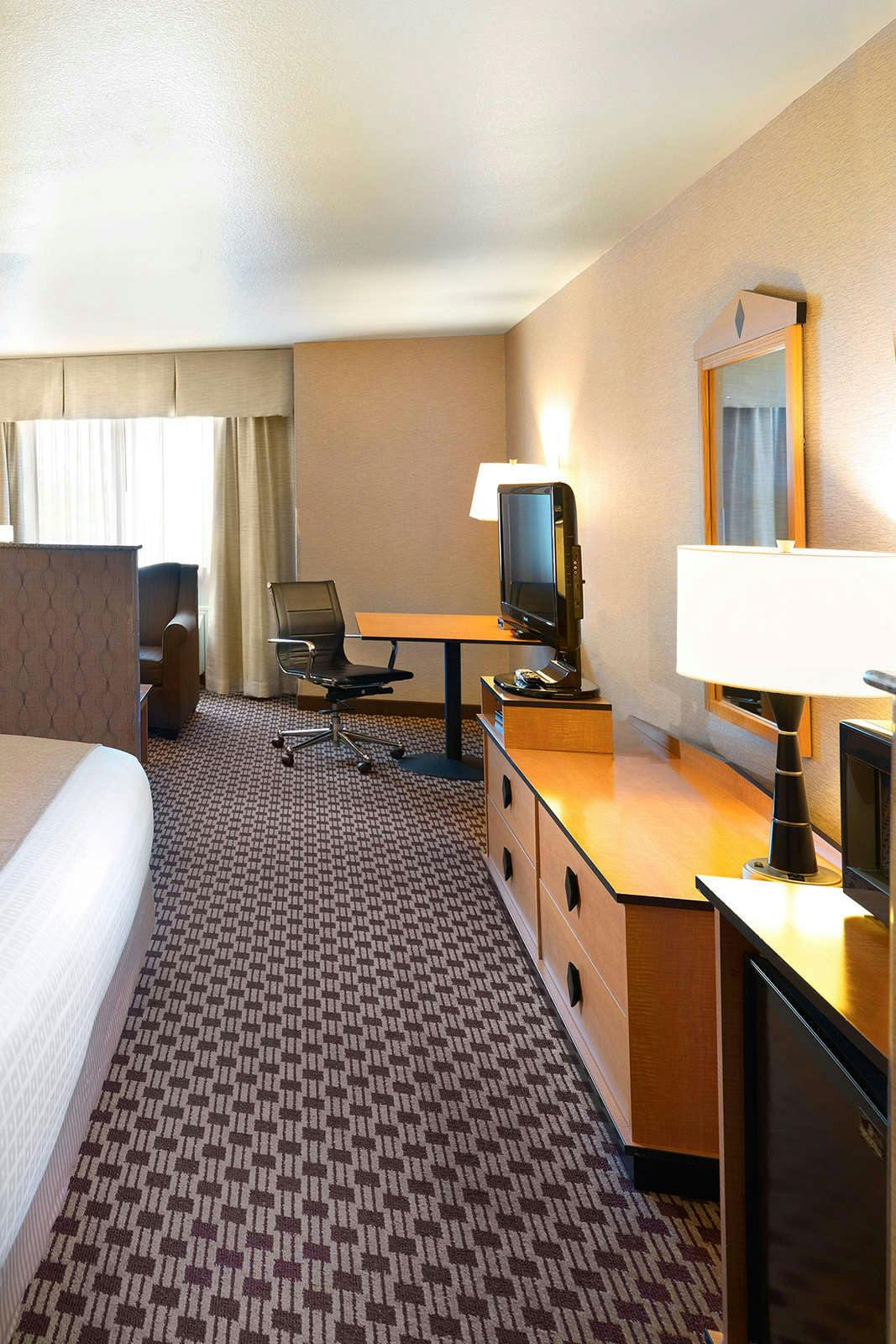 Hotel Crystal Inn Hotel & Suites West Valley City photo 4