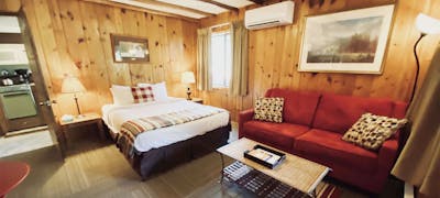 Foot of the Mountain Motel