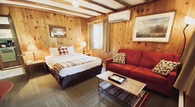 Foot of the Mountain Motel