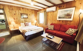 Foot of the Mountain Motel