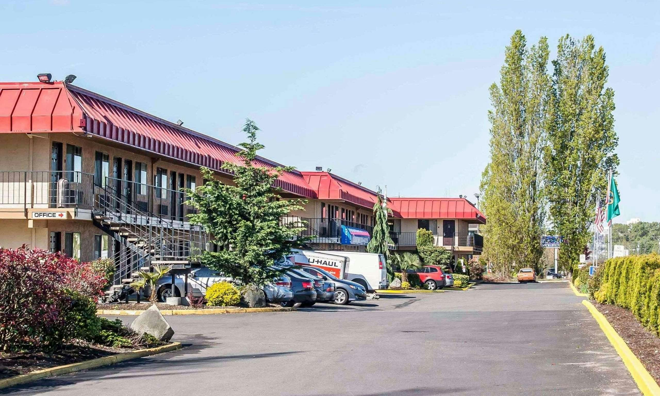 Rodeway Inn & Suites