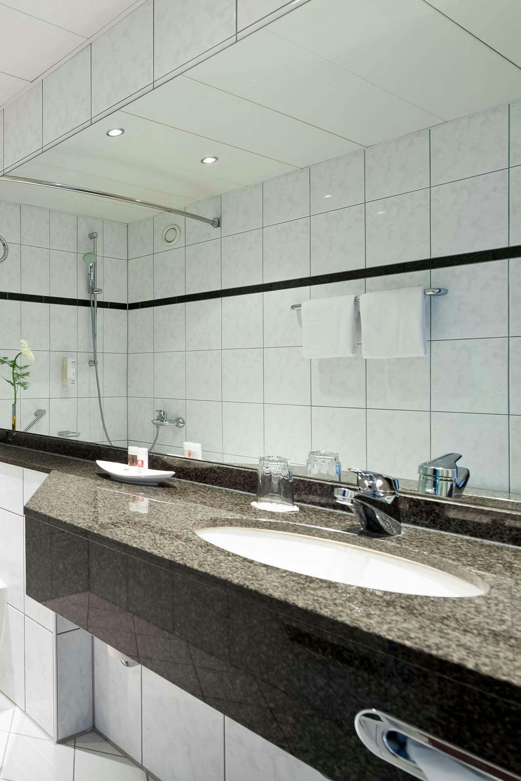 Hotel Leonardo Hotel Köln Bonn Airport photo 2