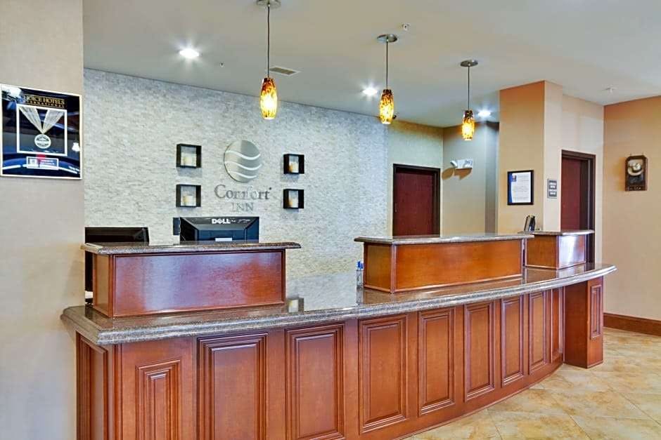 Hotel Comfort Inn and Suites Fort Worth Fossil Creek photo 4