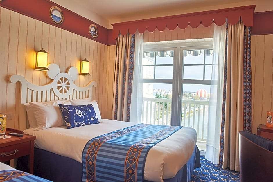 Hotel Disney's Newport Bay Club photo 4