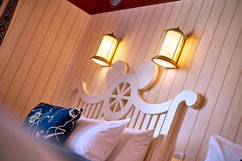 Hotel Disney's Newport Bay Club photo 5