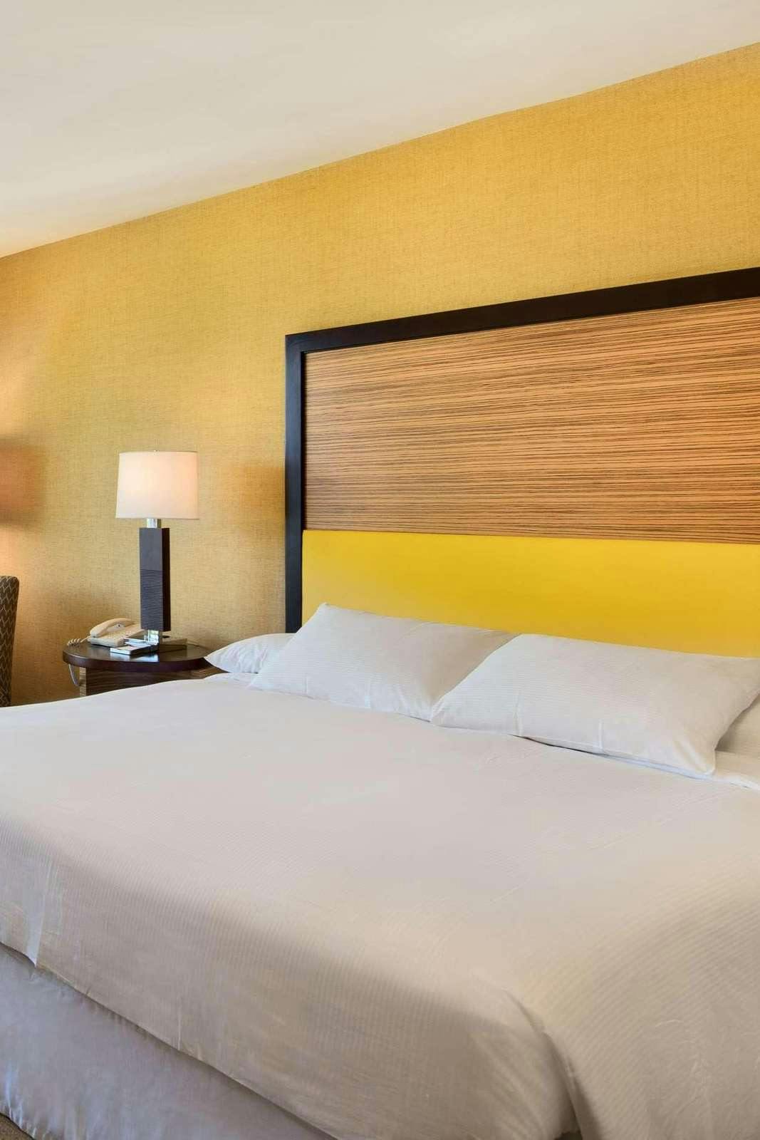 Hotel Hilton Waikiki Beach Resort & Spa photo 2