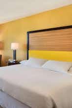 Hotel Hilton Waikiki Beach Resort & Spa photo 2