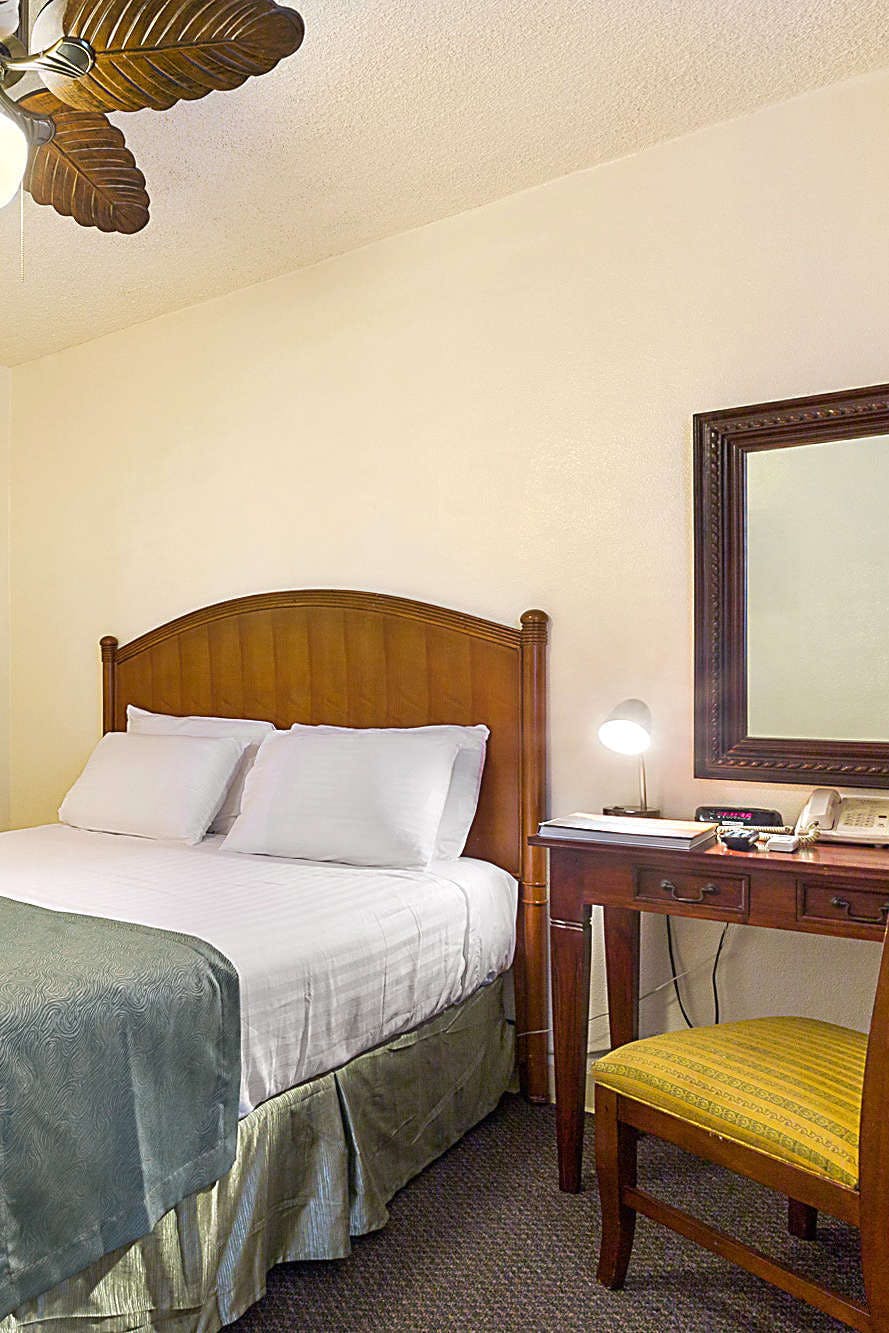 Hotel Pacific Marina Inn Airport photo 5