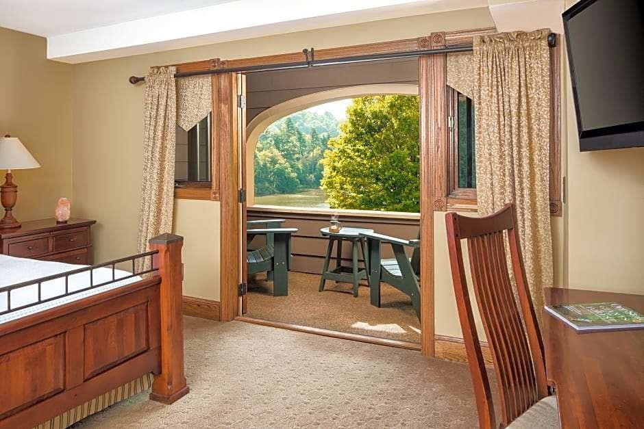 Hotel Bob Timberlake Inn at Chetola Resort photo 1