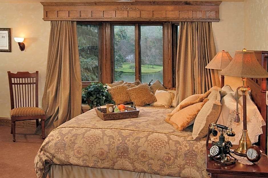 Hotel Bob Timberlake Inn at Chetola Resort photo 5