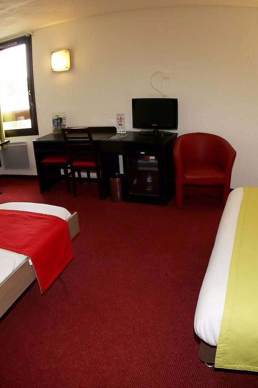 Hotel Kyriad Design Enzo Montlucon - Saint Victor photo 3