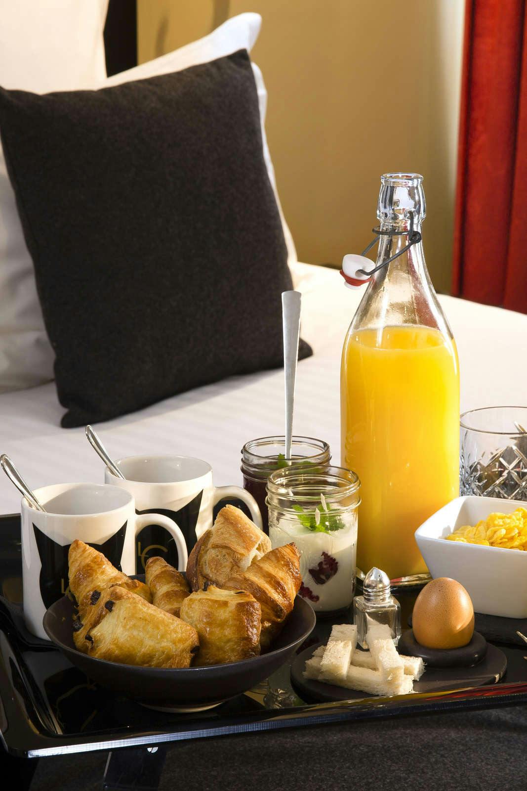 Hotel Le Chat Noir Paris Hoteltonight