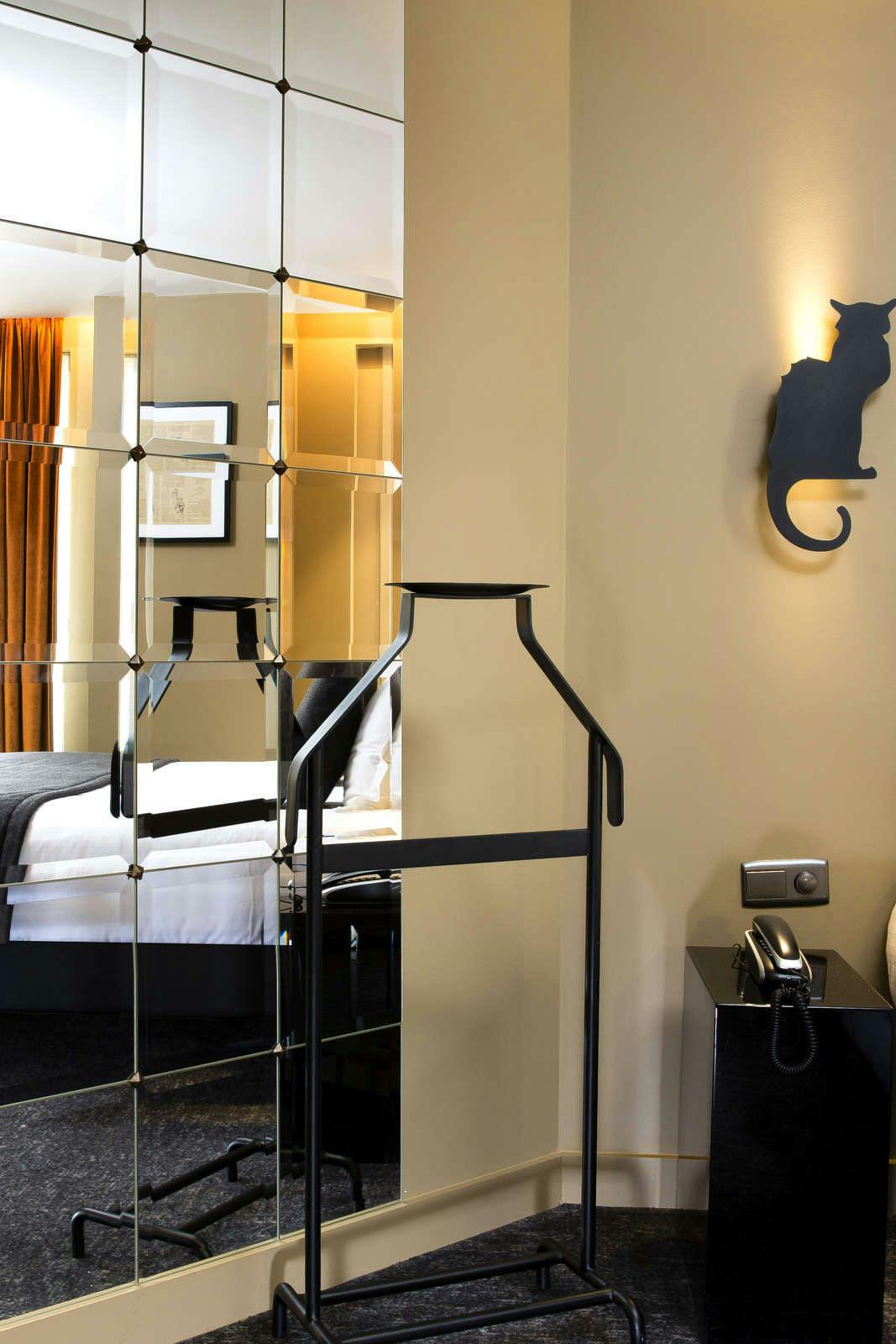 Hotel Le Chat Noir Paris Hoteltonight