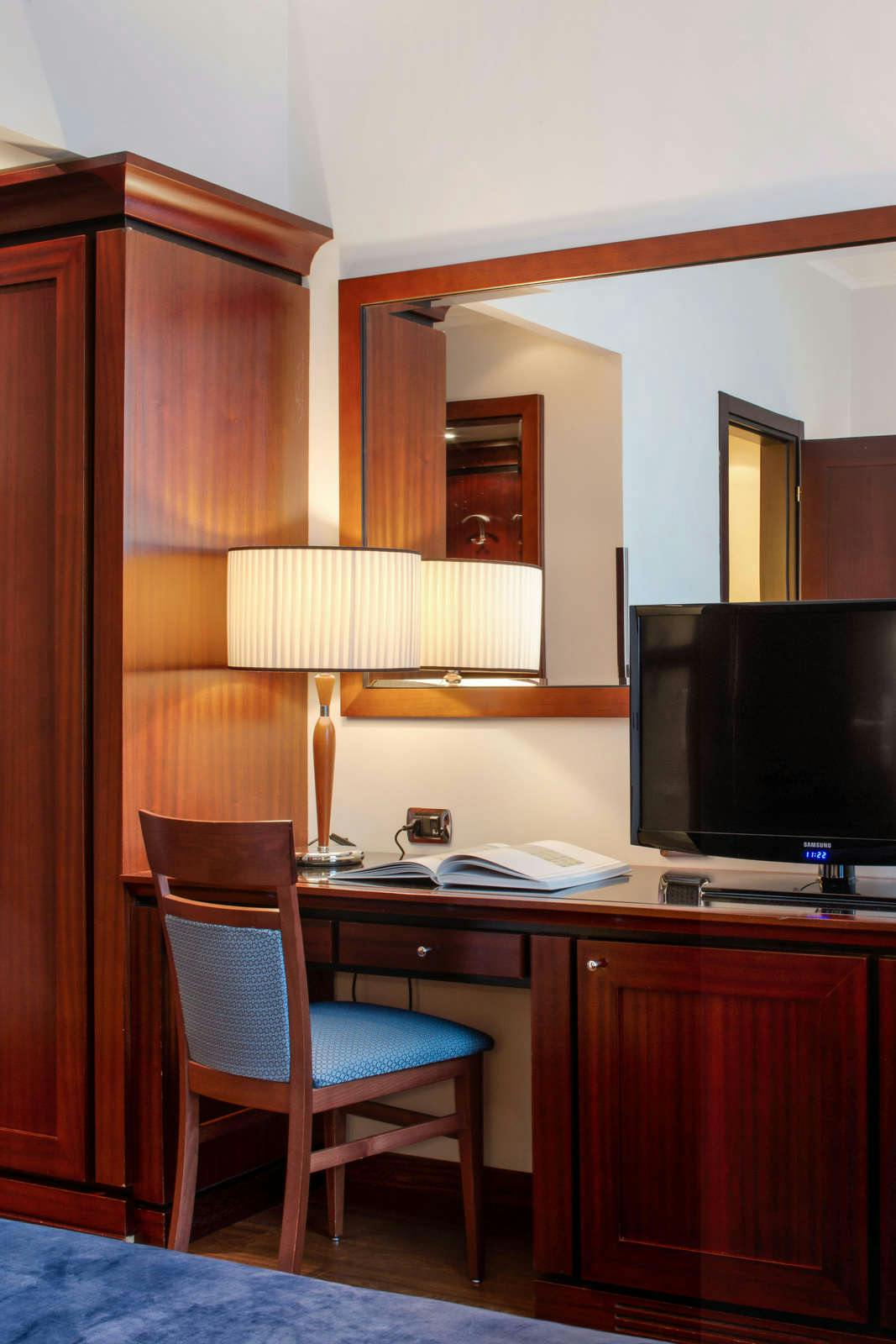 Hotel Starhotels Excelsior photo 3