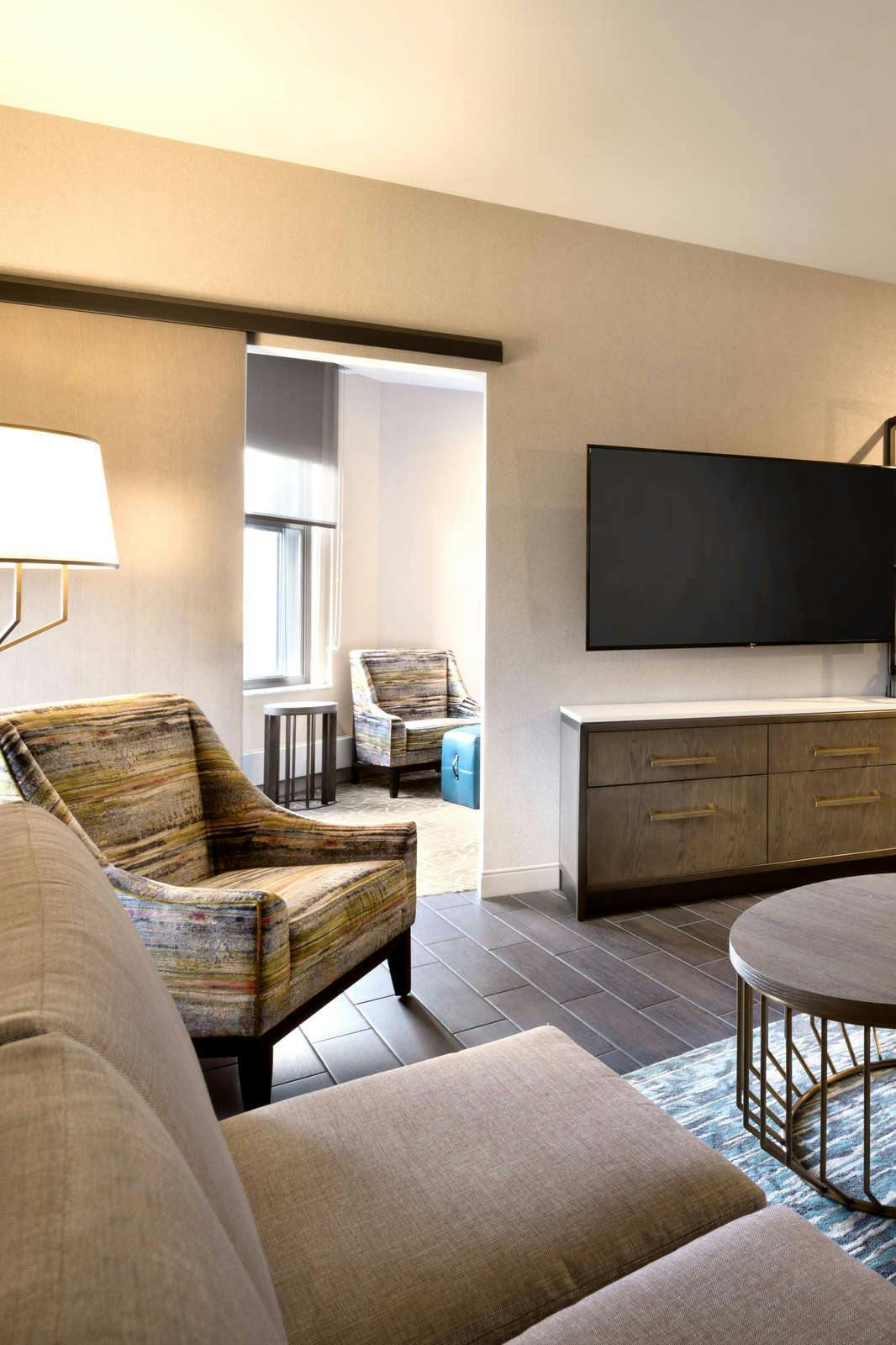 Hotel Embassy Suites by Hilton Minneapolis Downtown photo 3