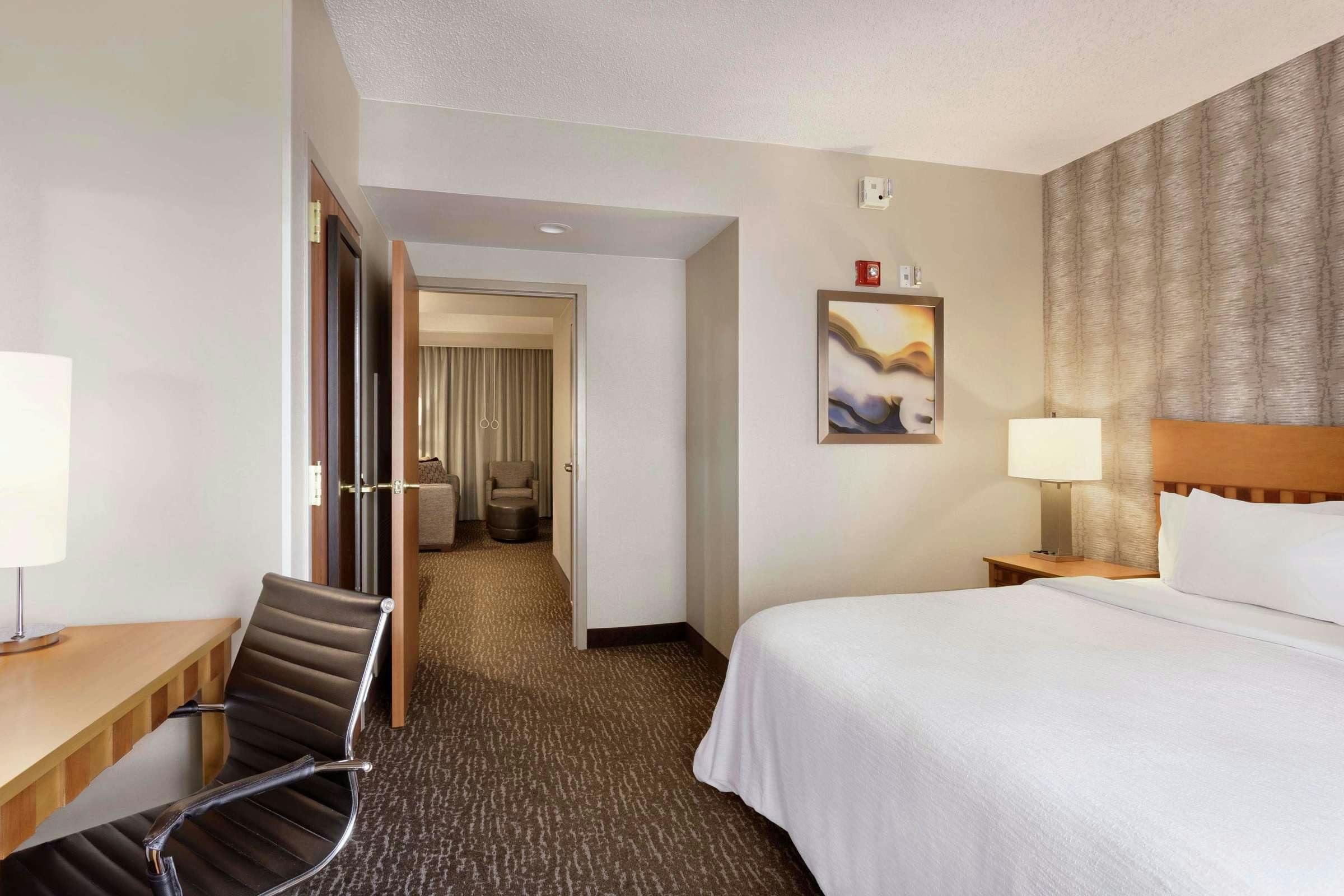 Hotel Embassy Suites by Hilton Northwest Arkansas photo 2