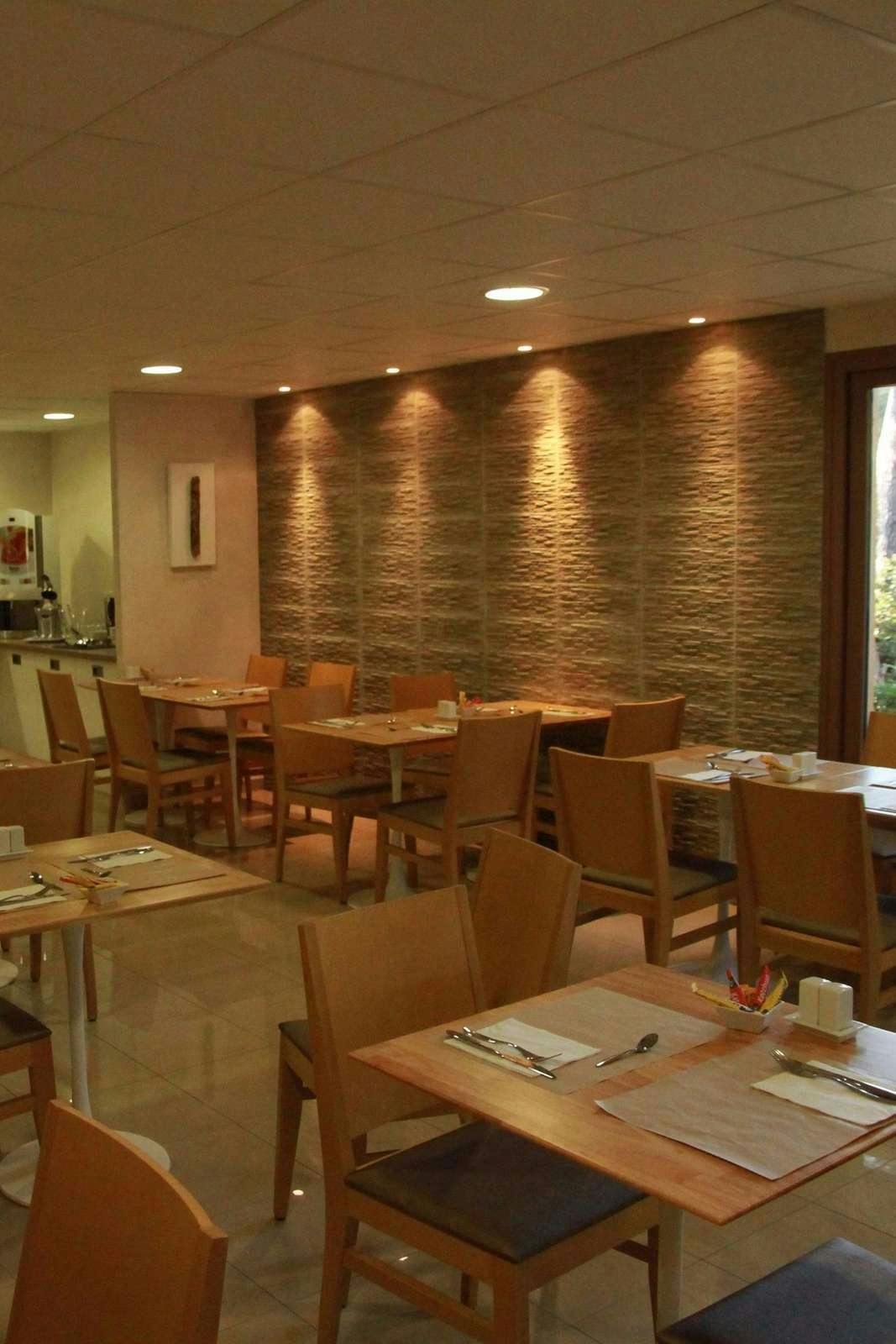 Hotel Kyriad Montpellier Nord - Parc Euromédecine photo 5