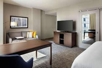 Hotel Hampton Inn and Suites Teaneck Glenpointe, NJ photo 1