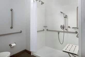 Hotel Hampton Inn and Suites Teaneck Glenpointe, NJ photo 4