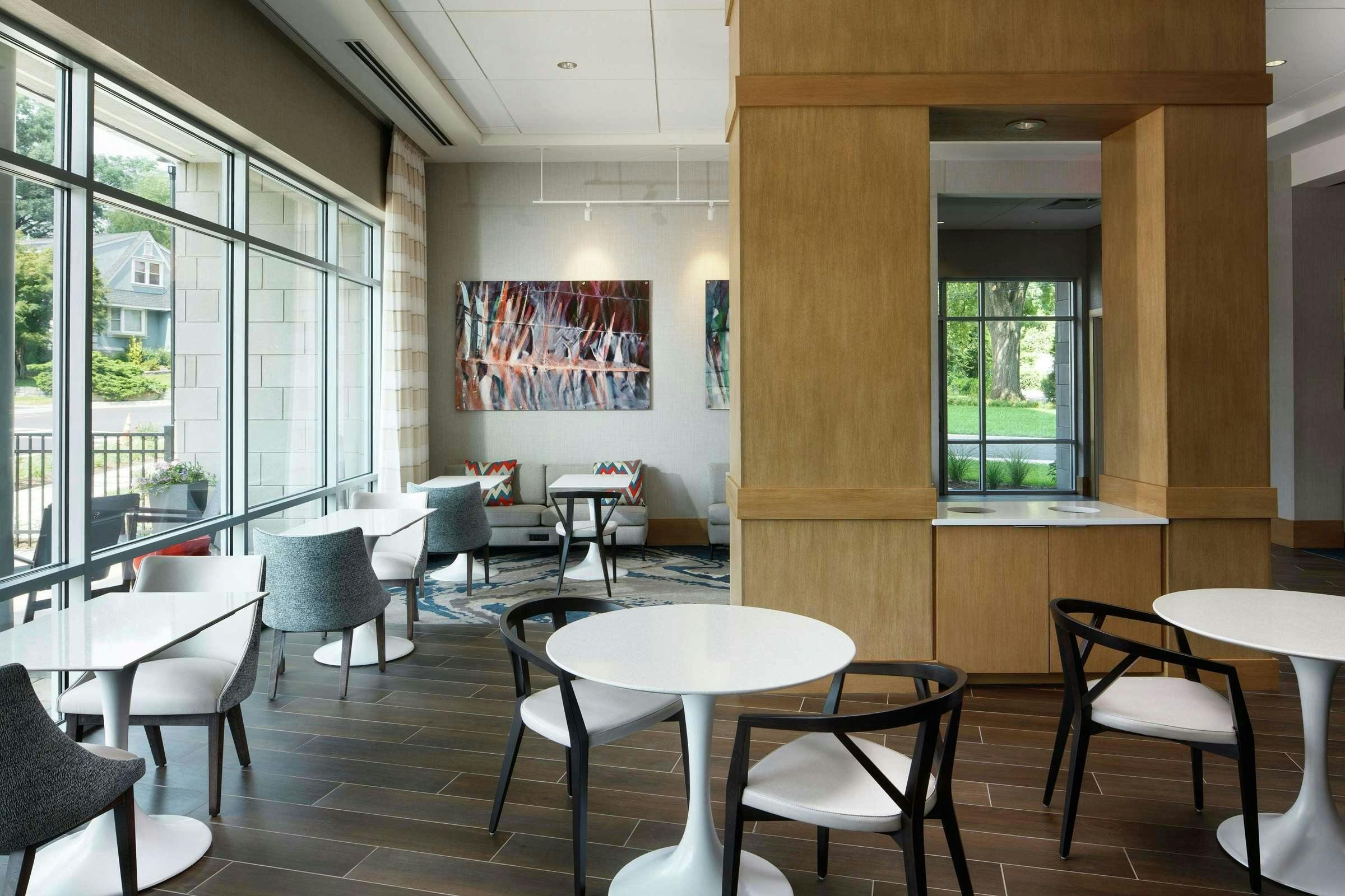 Hotel Hampton Inn and Suites Teaneck Glenpointe, NJ photo 5