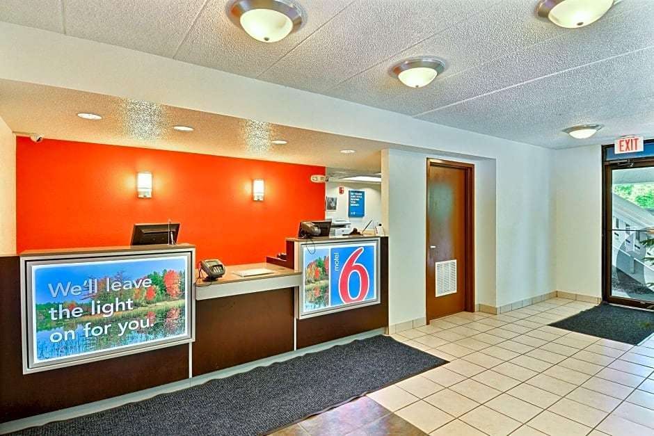 Hotel Motel6 Nashua, NH - South photo 4