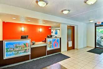 Hotel Motel 6 Nashua, NH - South photo 4