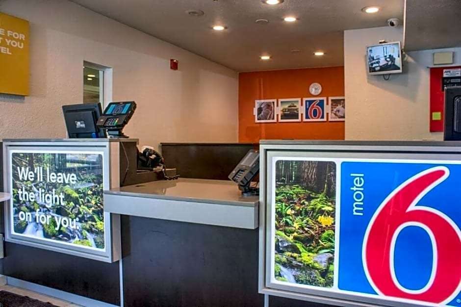 Hotel Motel 6 Issaquah, WA - Seattle - East photo 1