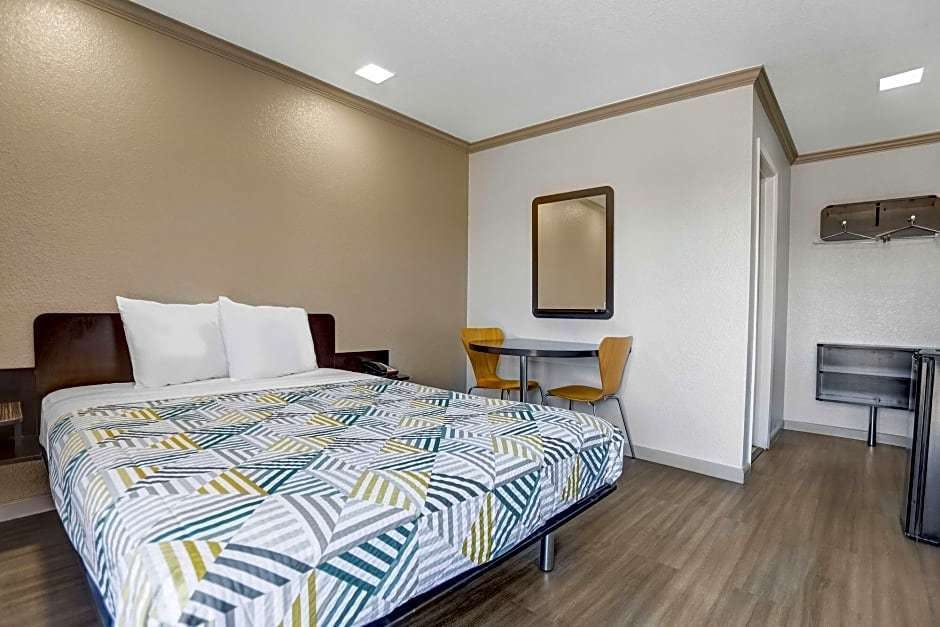 Hotel Motel6 Red Bluff, CA photo 2