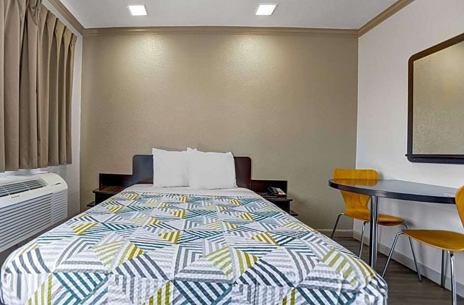 Hotel Motel6 Red Bluff, CA photo 3