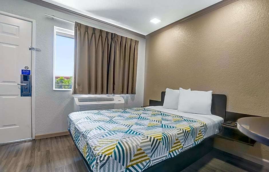 Hotel Motel6 Red Bluff, CA photo 4