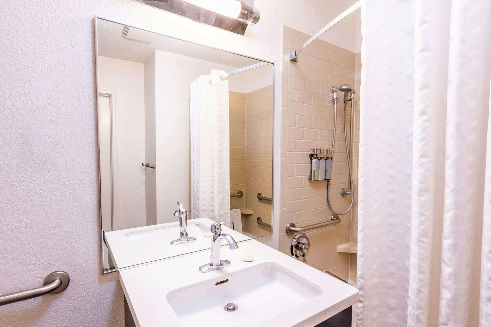 Hotel Sonesta Simply Suites Atlanta Gwinnett Place photo 4