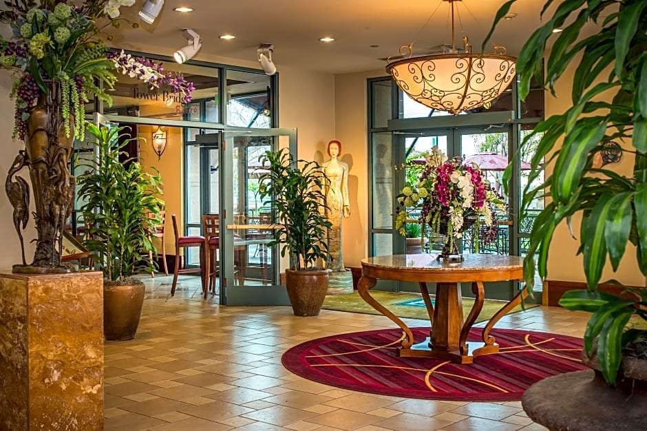 Hotel Embassy Suites by Hilton Sacramento Riverfront Promenade photo 4