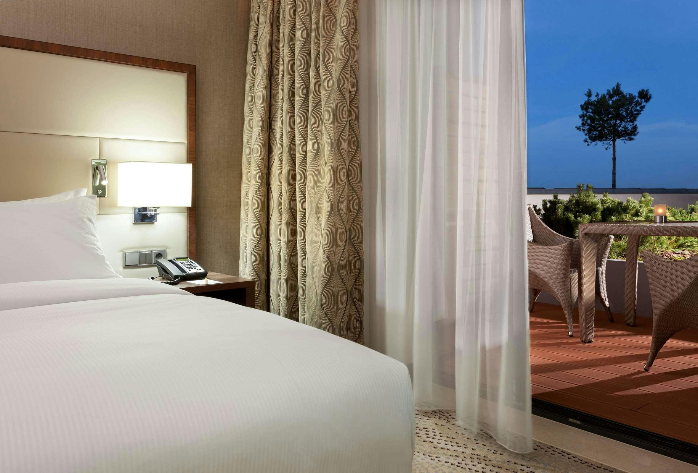 Hotel DoubleTree By Hilton Hotel and Conference Centre Warsaw photo 2