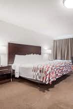 Hotel Red Roof Inn & Suites Omaha - Council Bluffs photo 2