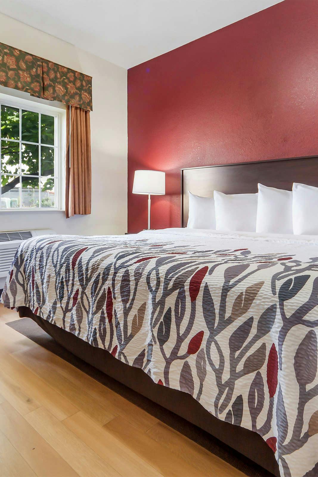 Hotel Red Roof Inn & Suites Omaha - Council Bluffs photo 3