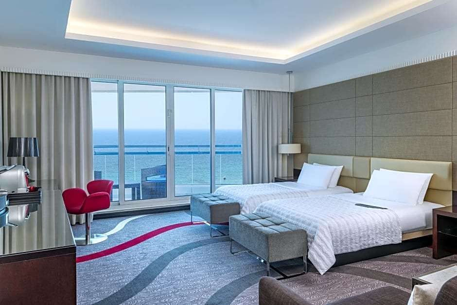 Hotel Le Meridien Al Aqah Beach Resort photo 4