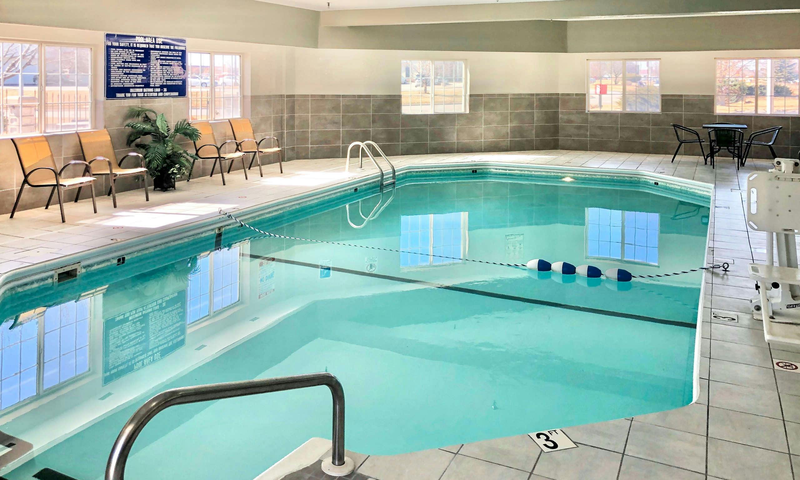 Red Roof Inn & Suites Omaha - Council Bluffs