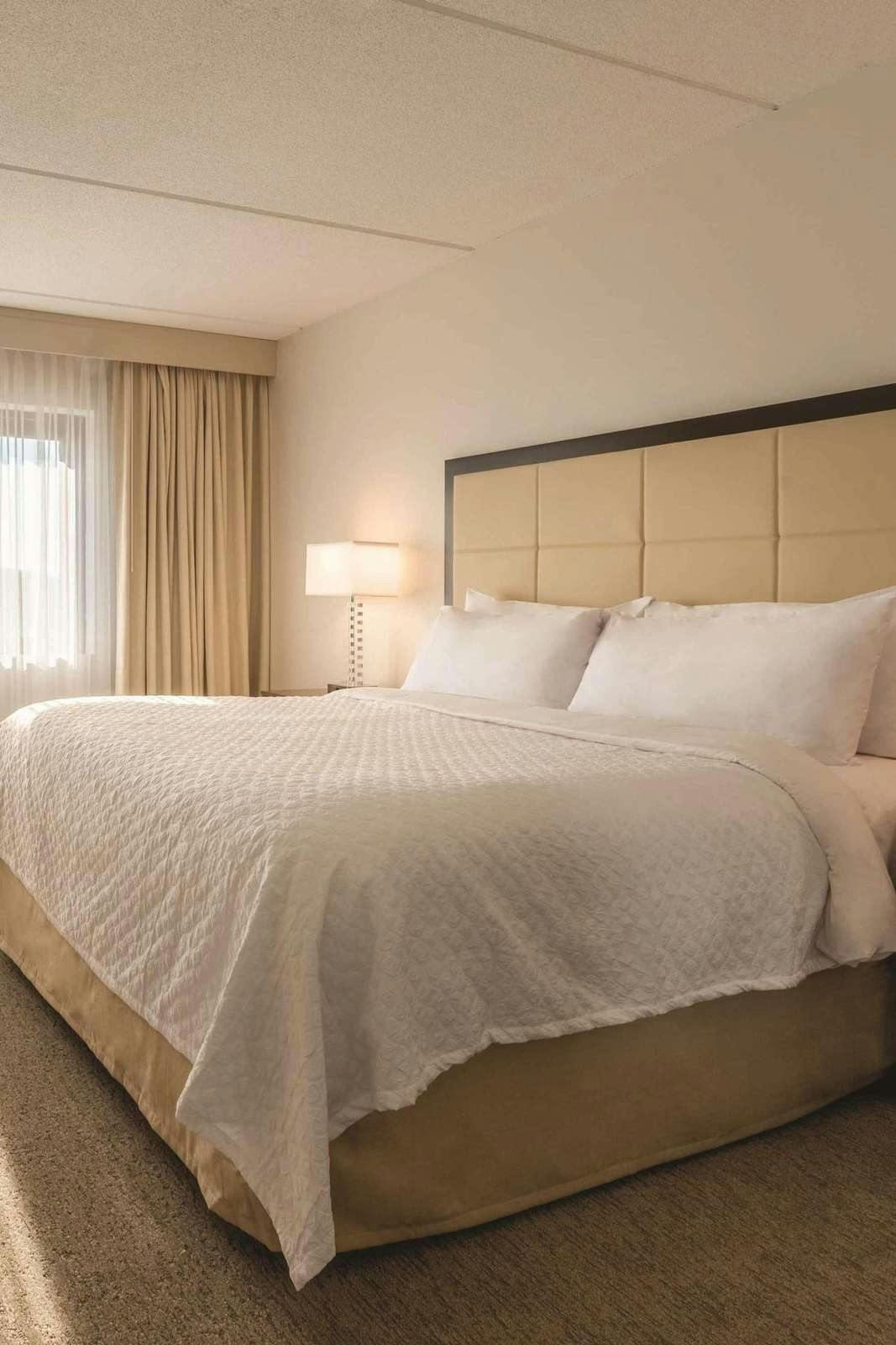 Hotel Embassy Suites By Hilton Milwaukee Brookfield photo 1