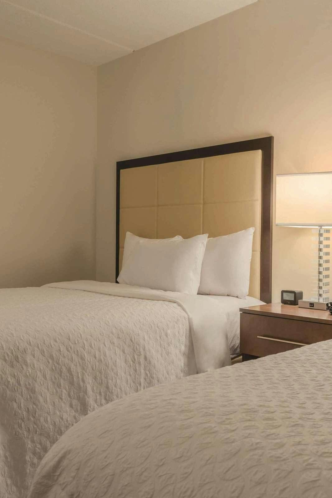 Hotel Embassy Suites By Hilton Milwaukee Brookfield photo 2