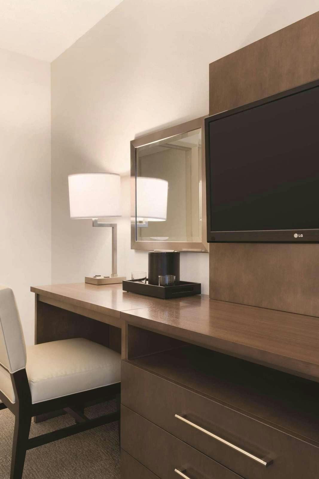 Hotel Embassy Suites By Hilton Milwaukee Brookfield photo 3